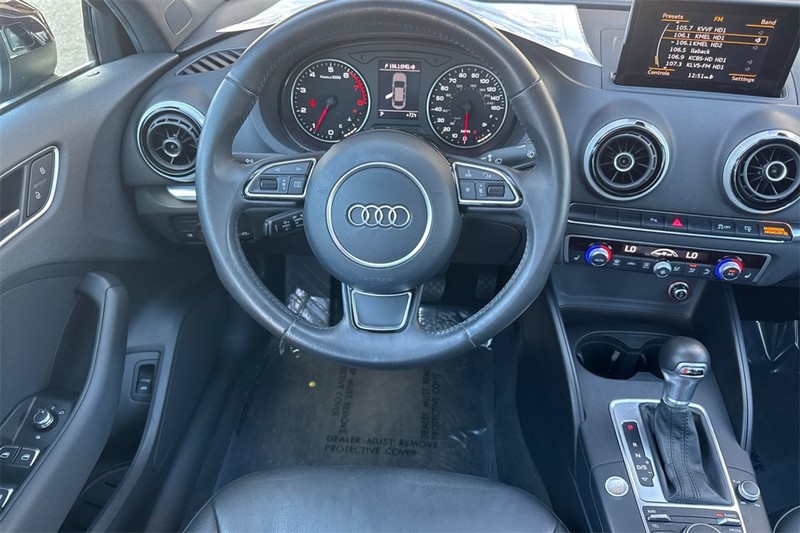 Audi A3 Vehicle Full-screen Gallery Image 14