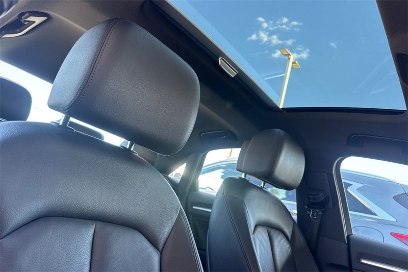 Audi A3 Vehicle Full-screen Gallery Image 16