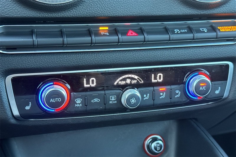 Audi A3 Vehicle Full-screen Gallery Image 19