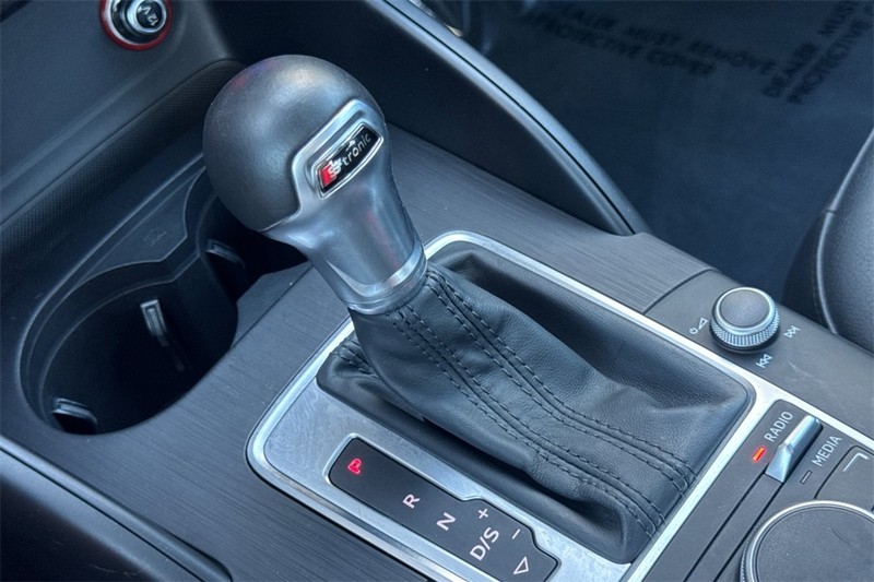 Audi A3 Vehicle Full-screen Gallery Image 20