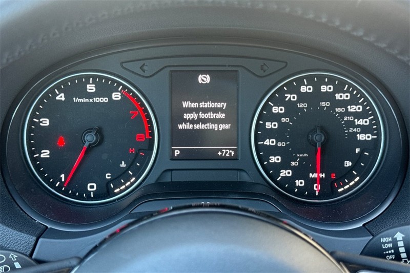 Audi A3 Vehicle Full-screen Gallery Image 23