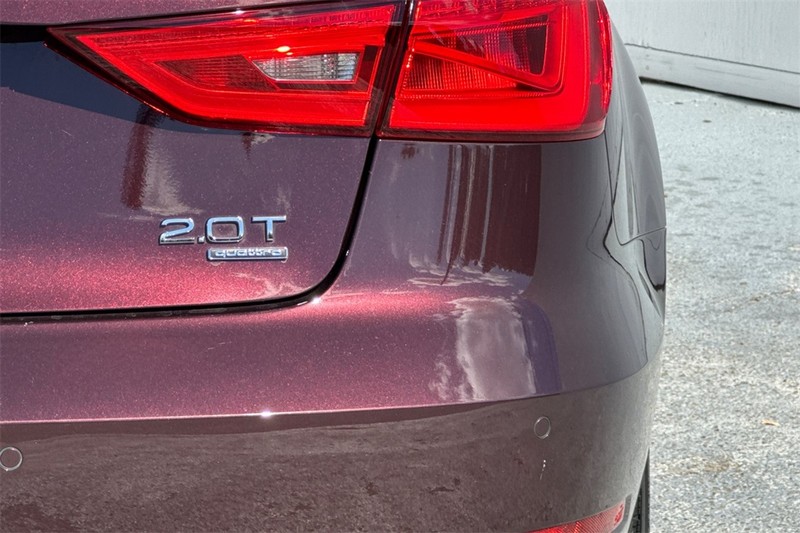 Audi A3 Vehicle Full-screen Gallery Image 26