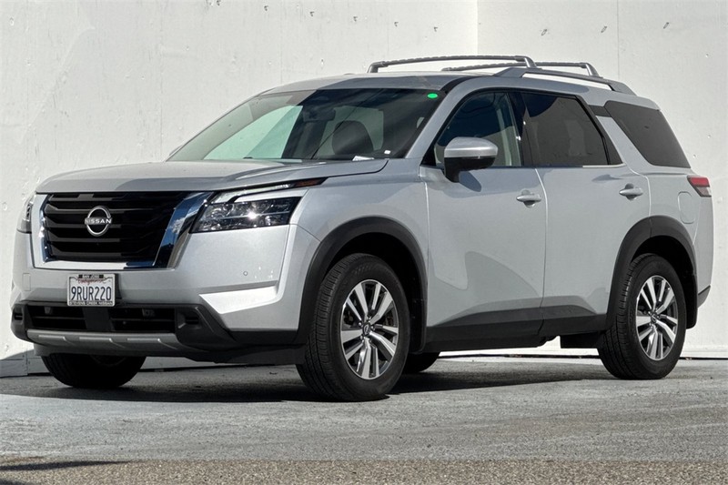 Nissan Pathfinder Vehicle Full-screen Gallery Image 09