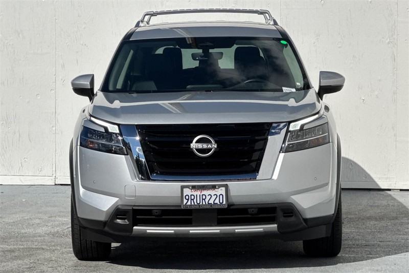 Nissan Pathfinder Vehicle Full-screen Gallery Image 10