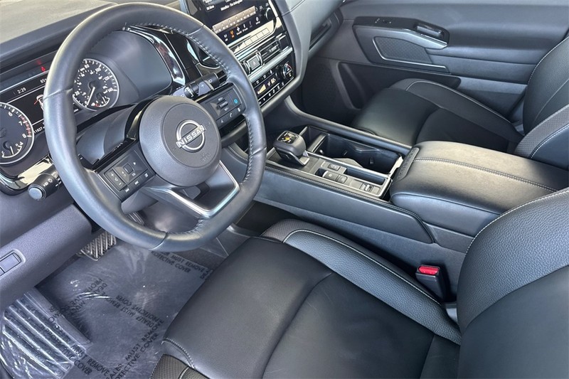 Nissan Pathfinder Vehicle Full-screen Gallery Image 11