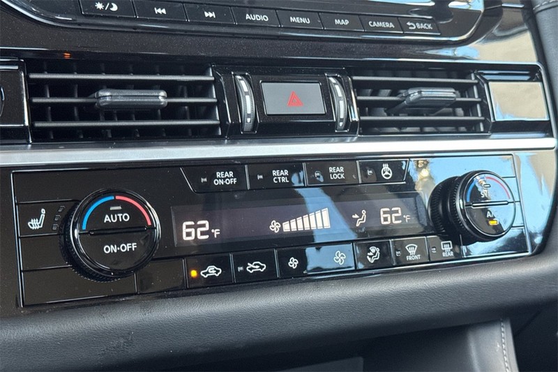 Nissan Pathfinder Vehicle Full-screen Gallery Image 23