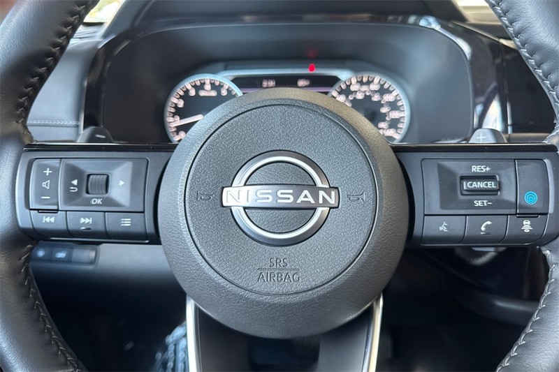 Nissan Pathfinder Vehicle Full-screen Gallery Image 26