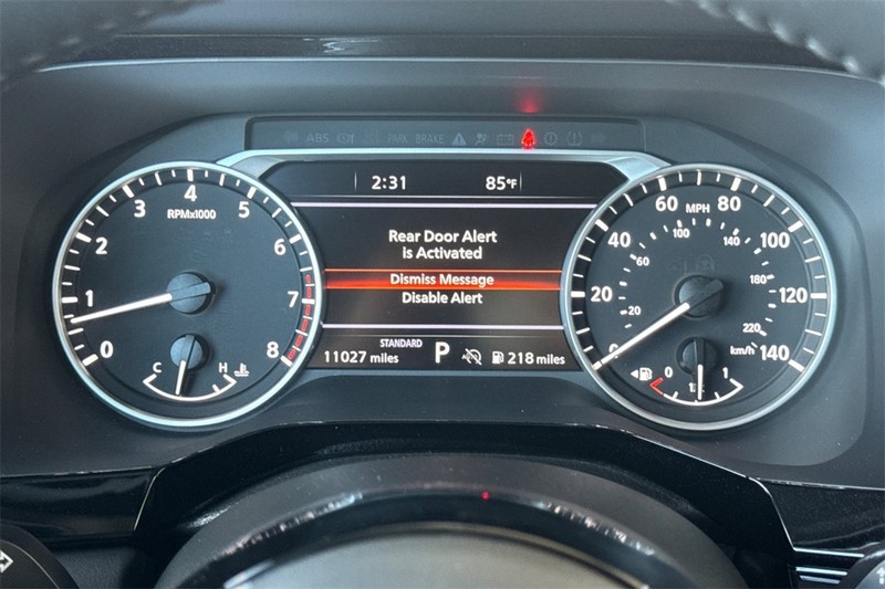 Nissan Pathfinder Vehicle Full-screen Gallery Image 27