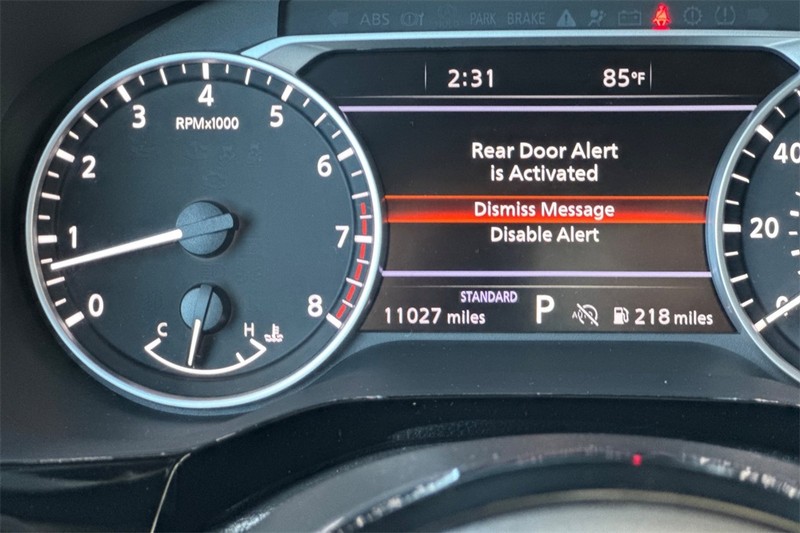 Nissan Pathfinder Vehicle Full-screen Gallery Image 28