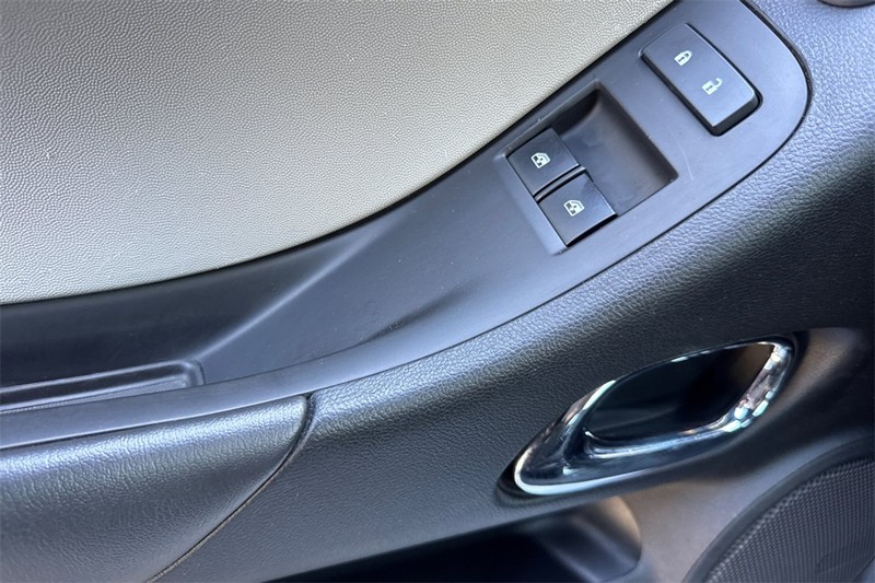 Chevrolet Camaro Vehicle Full-screen Gallery Image 11