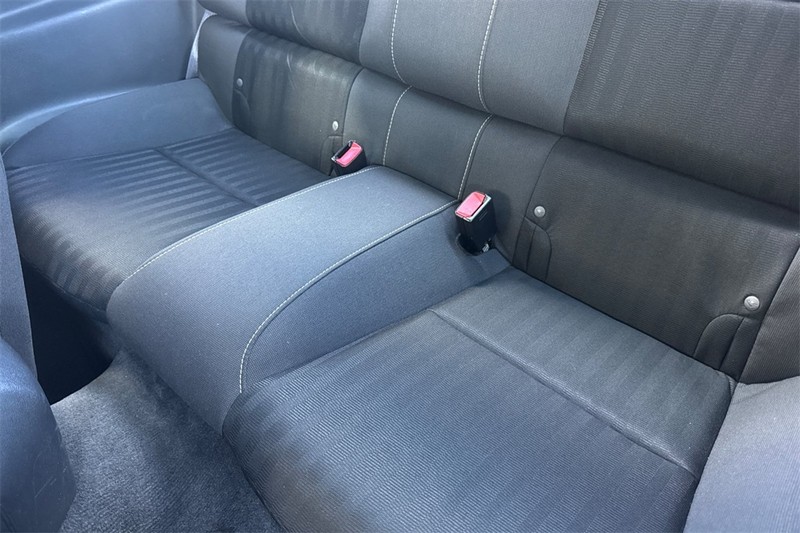 Chevrolet Camaro Vehicle Full-screen Gallery Image 12