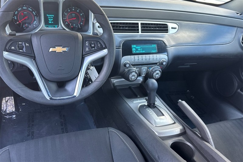 Chevrolet Camaro Vehicle Full-screen Gallery Image 13