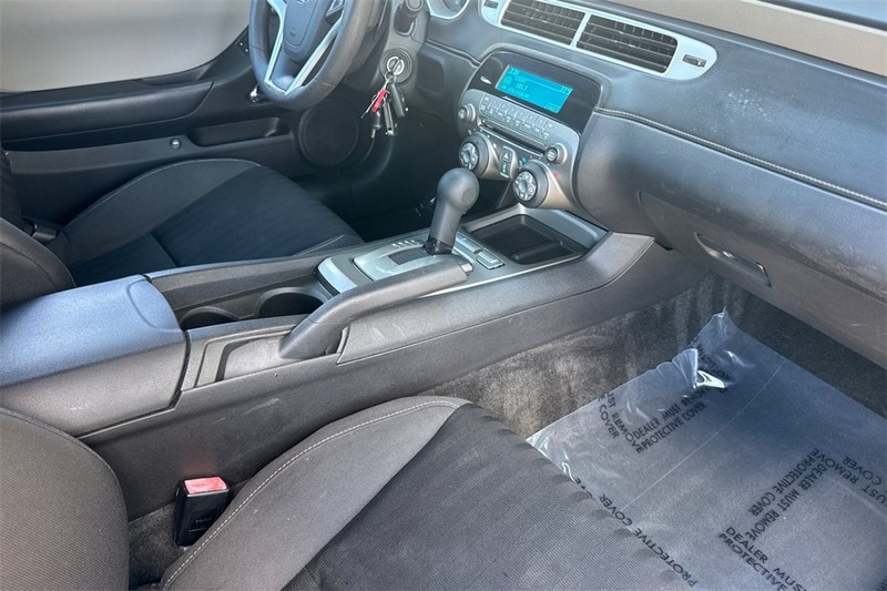 Chevrolet Camaro Vehicle Full-screen Gallery Image 15