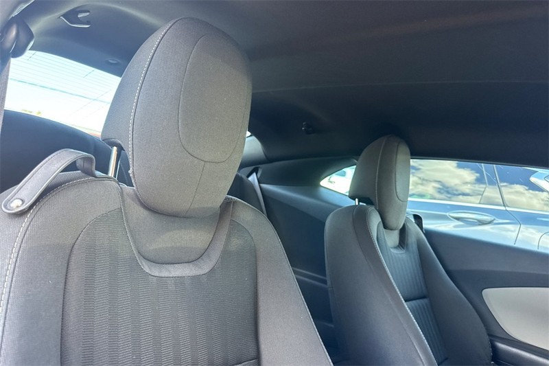 Chevrolet Camaro Vehicle Full-screen Gallery Image 16