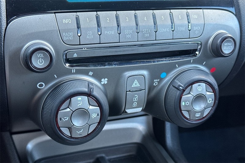 Chevrolet Camaro Vehicle Full-screen Gallery Image 18