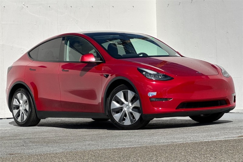 Tesla Model Y Vehicle Full-screen Gallery Image 02