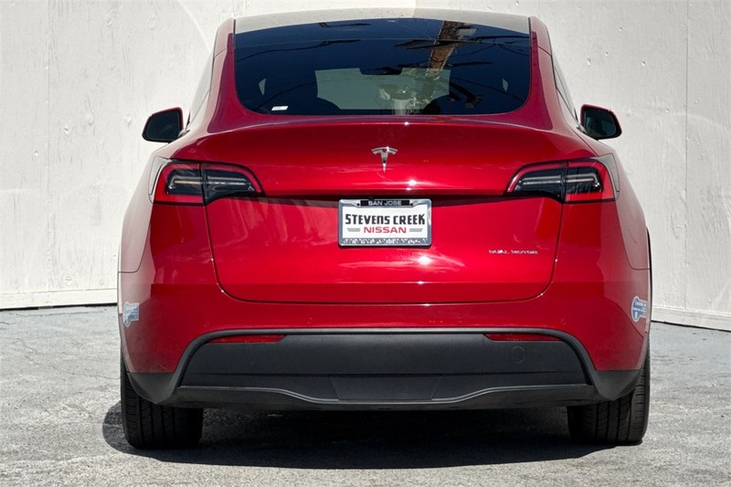Tesla Model Y Vehicle Full-screen Gallery Image 05