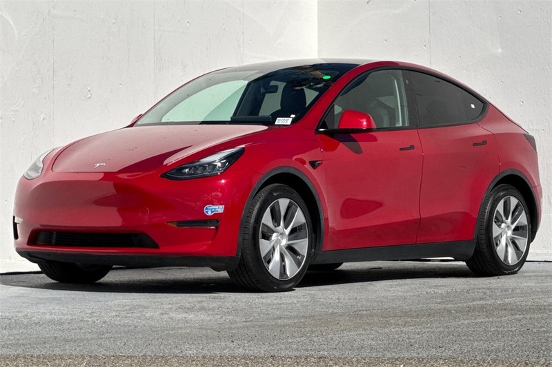 Tesla Model Y Vehicle Full-screen Gallery Image 08