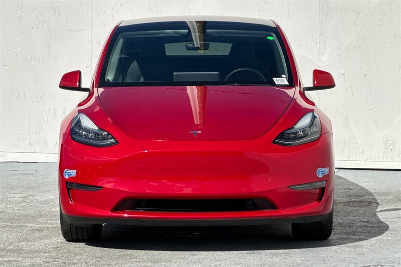 Tesla Model Y Vehicle Full-screen Gallery Image 09