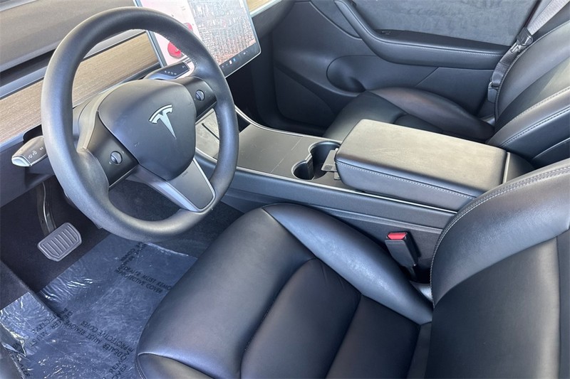 Tesla Model Y Vehicle Full-screen Gallery Image 10
