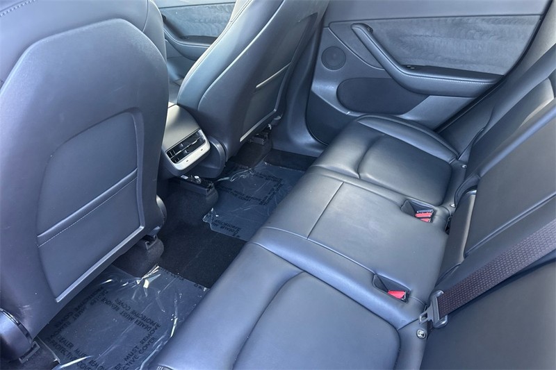 Tesla Model Y Vehicle Full-screen Gallery Image 12