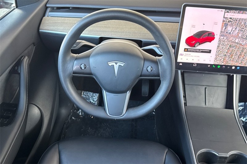 Tesla Model Y Vehicle Full-screen Gallery Image 14