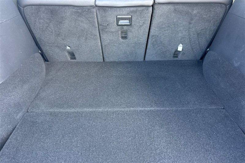 Tesla Model Y Vehicle Full-screen Gallery Image 15