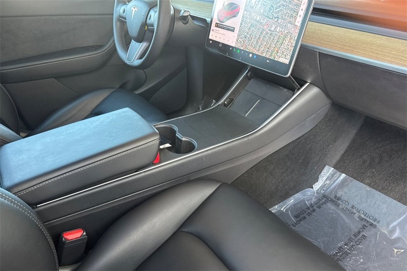 Tesla Model Y Vehicle Full-screen Gallery Image 16