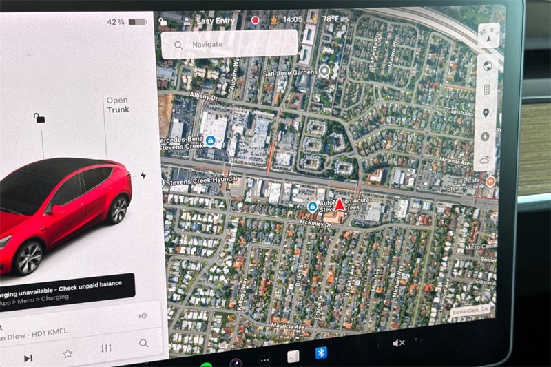 Tesla Model Y Vehicle Full-screen Gallery Image 19