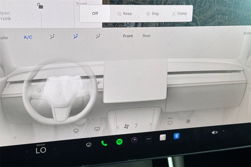 Tesla Model Y Vehicle Full-screen Gallery Image 21