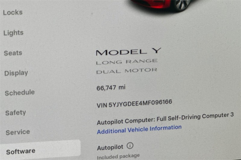 Tesla Model Y Vehicle Full-screen Gallery Image 24