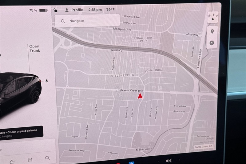 Tesla Model Y Vehicle Full-screen Gallery Image 19