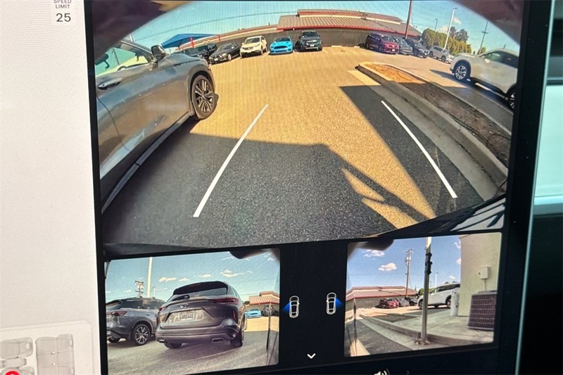 Tesla Model Y Vehicle Full-screen Gallery Image 20