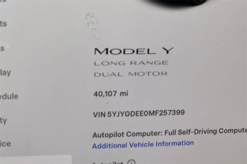 Tesla Model Y Vehicle Full-screen Gallery Image 24