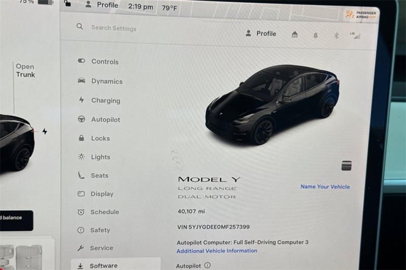 Tesla Model Y Vehicle Full-screen Gallery Image 27