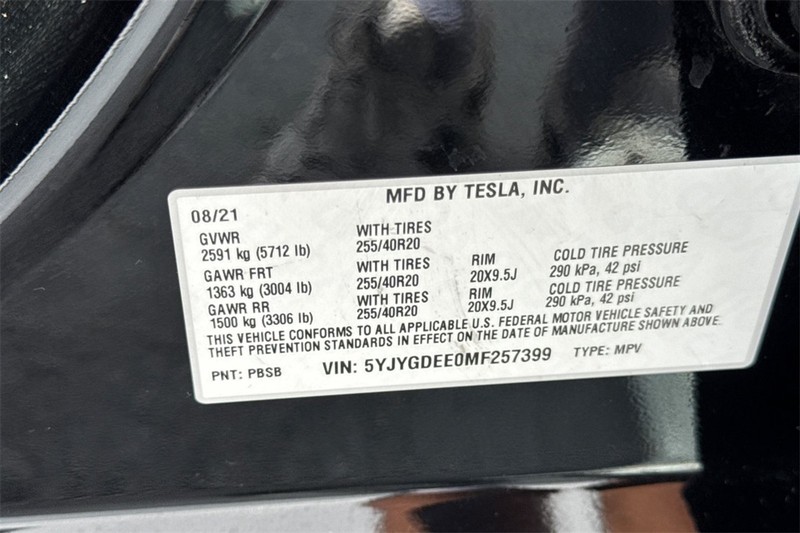 Tesla Model Y Vehicle Full-screen Gallery Image 28