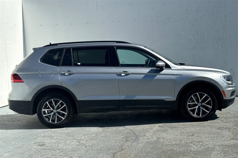 Volkswagen Tiguan Vehicle Full-screen Gallery Image 03