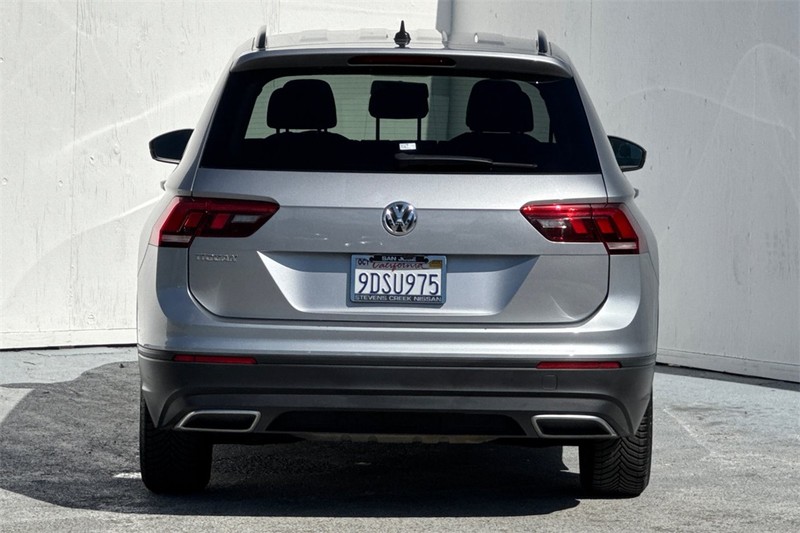 Volkswagen Tiguan Vehicle Full-screen Gallery Image 05