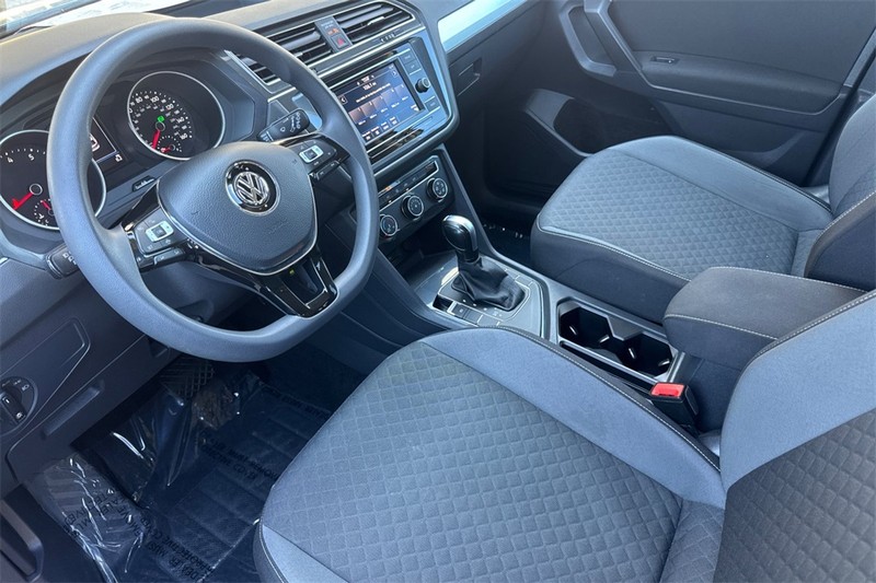 Volkswagen Tiguan Vehicle Full-screen Gallery Image 10