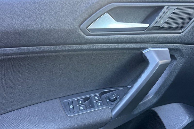 Volkswagen Tiguan Vehicle Full-screen Gallery Image 11