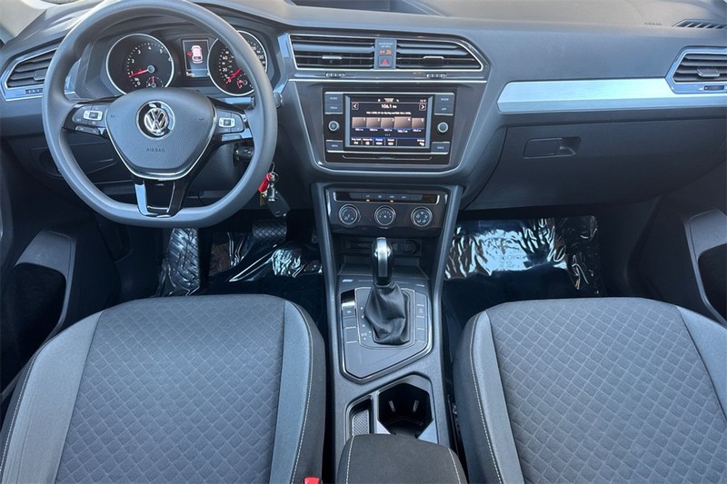 Volkswagen Tiguan Vehicle Full-screen Gallery Image 13