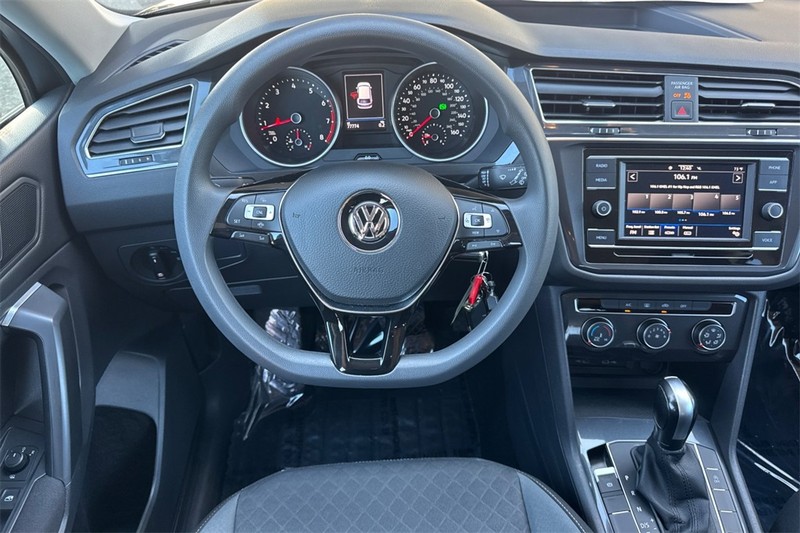 Volkswagen Tiguan Vehicle Full-screen Gallery Image 14