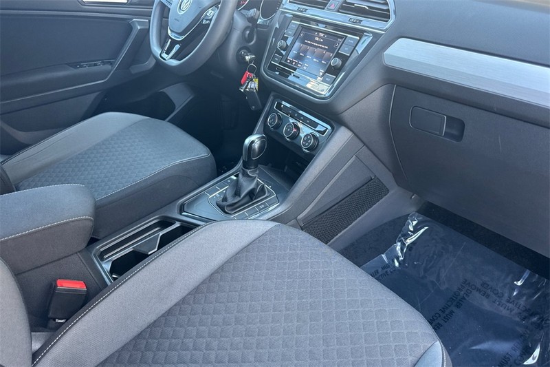 Volkswagen Tiguan Vehicle Full-screen Gallery Image 16