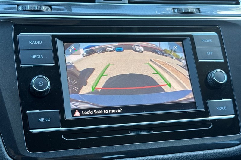 Volkswagen Tiguan Vehicle Full-screen Gallery Image 19