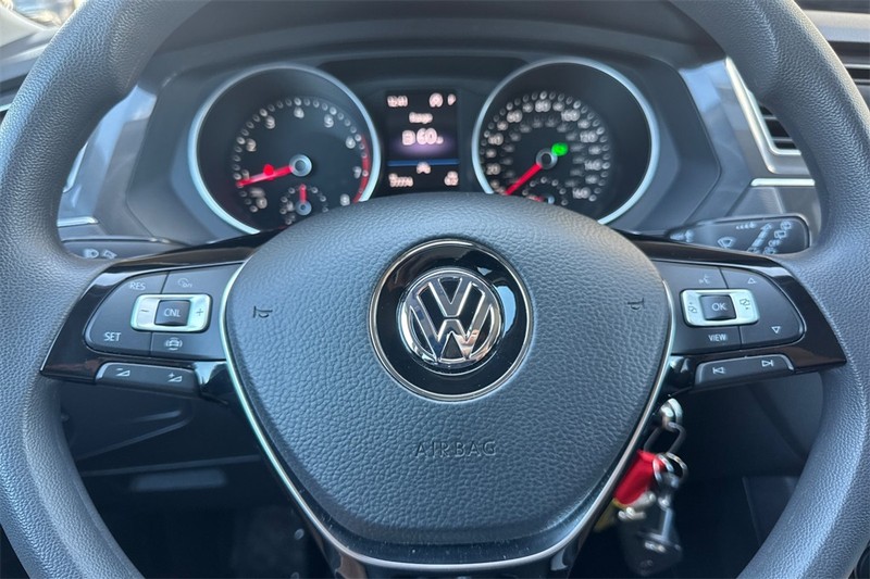 Volkswagen Tiguan Vehicle Full-screen Gallery Image 22