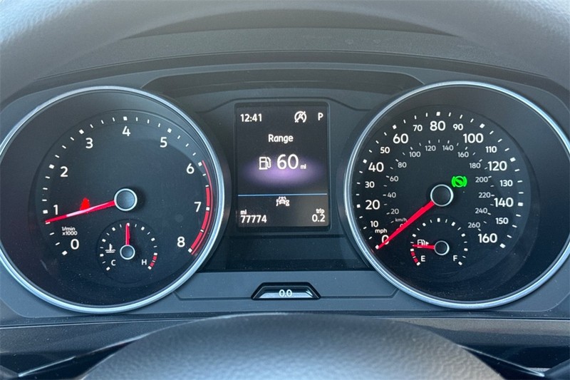 Volkswagen Tiguan Vehicle Full-screen Gallery Image 23