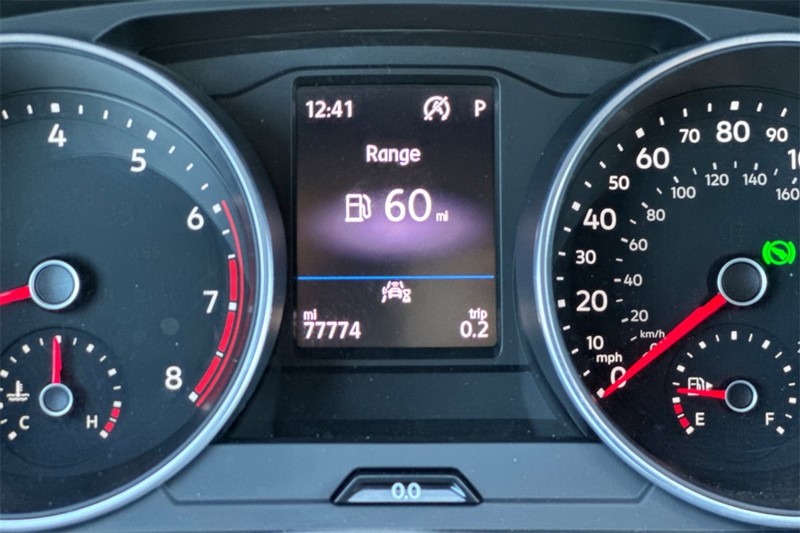 Volkswagen Tiguan Vehicle Full-screen Gallery Image 24