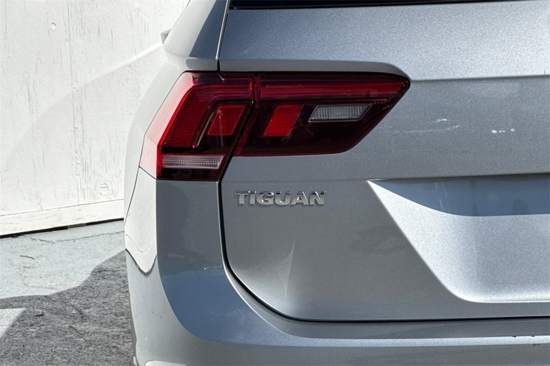 Volkswagen Tiguan Vehicle Full-screen Gallery Image 26