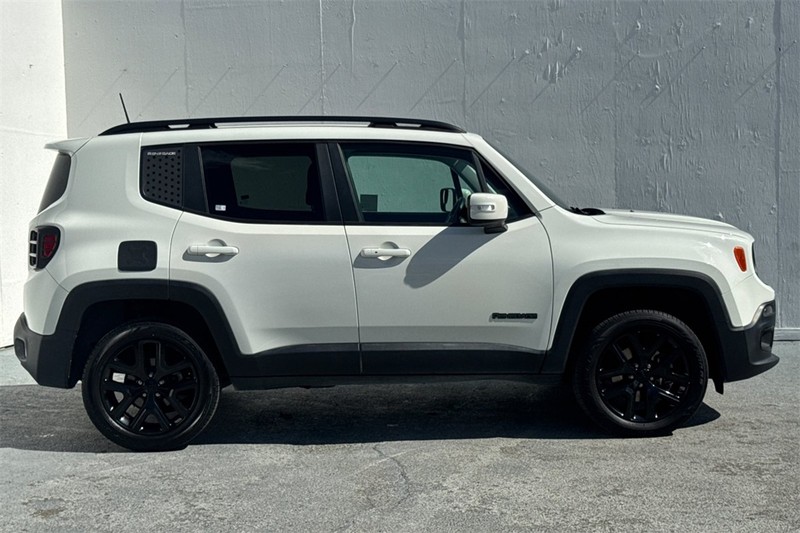 Jeep Renegade Vehicle Full-screen Gallery Image 03