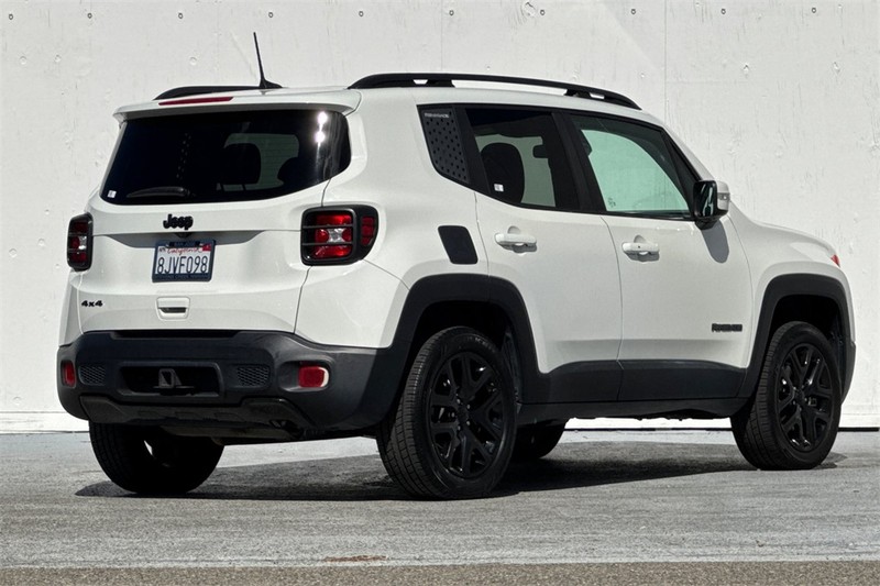 Jeep Renegade Vehicle Full-screen Gallery Image 04